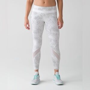 Lululemon Inspire Tight II Palm Camo White Nimbus Leggings Size 8 Mid Rise